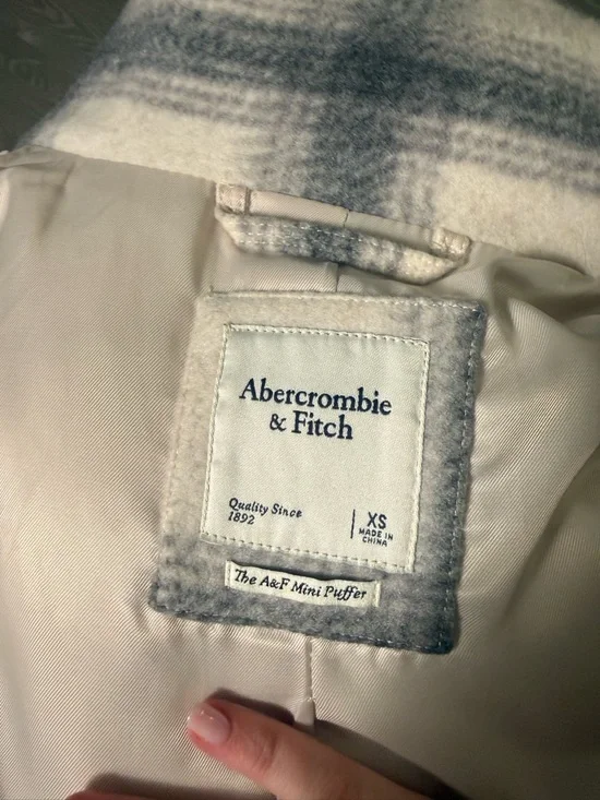 Abercrombie & Fitch Cream and Blue Plaid Mini Puffer - Picture 2 of 2